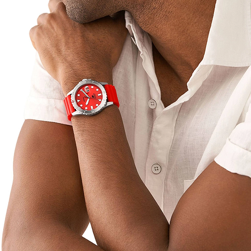 Reloj Fossil analogo, para Hombre, tablero redondo color rojo, estilo index + puntos, pulso silicona color rojo, calendario