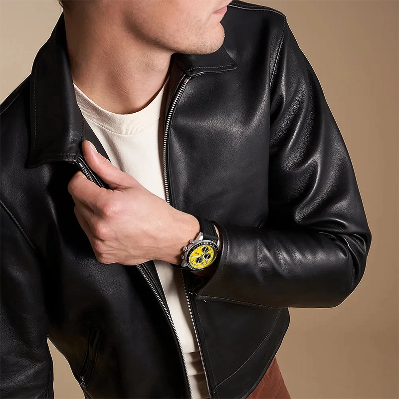 Reloj Fossil analogo, para Hombre, tablero redondo color amarillo, estilo arabigos, pulso silicona color negro, calendario, cronografo