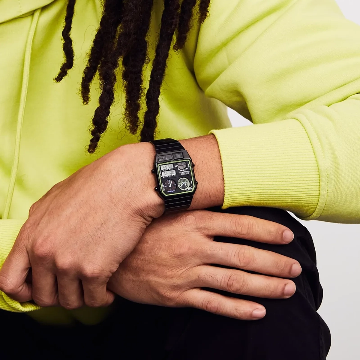 Reloj Citizen análogo y digital, Unisex, tablero cuadrado colores negro y verde, estilo index, pulso acero color negro, calendario