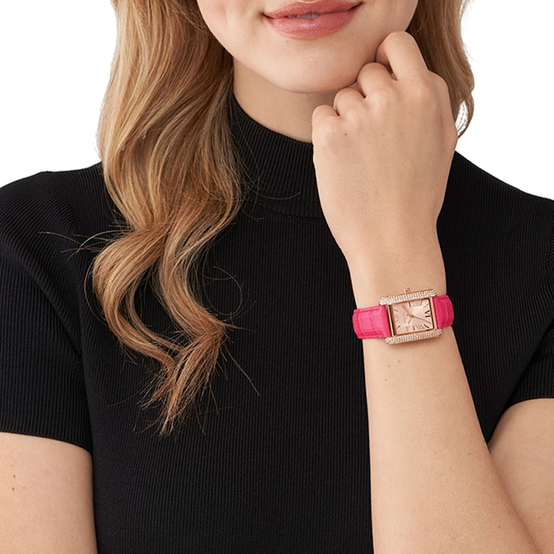 Reloj Mkors analogo, para Dama, tablero rectangular color rosa, estilo index + romano, pulso cuero color rosado