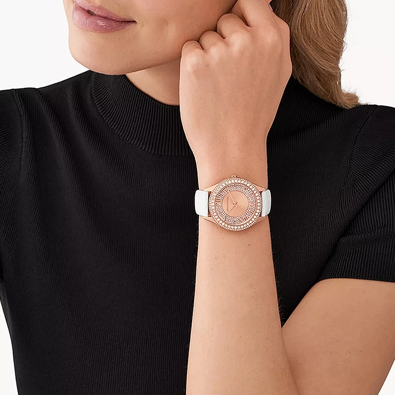 Reloj Mkors analogo, para Dama, tablero redondo color rosa, estilo index + romano, pulso cuero color blanco