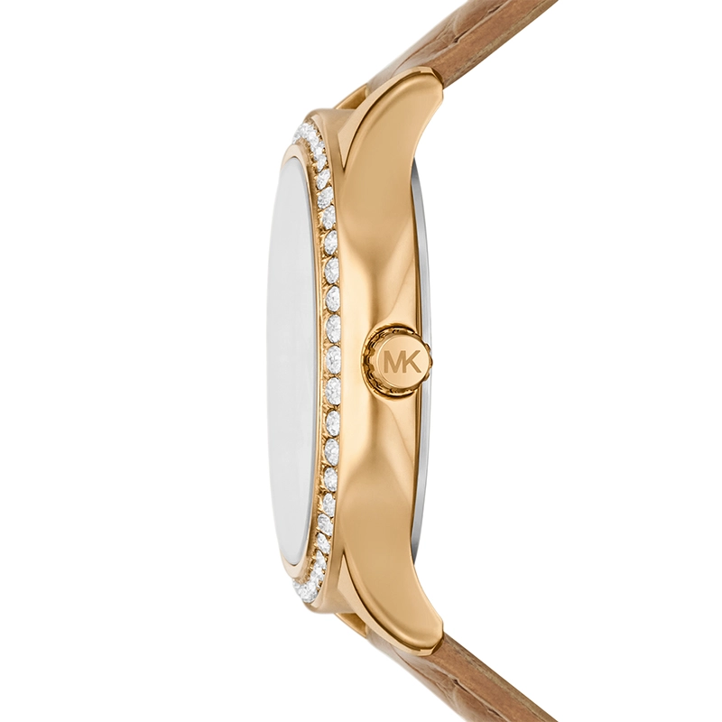 Reloj Mkors analogo, para Dama, tablero redondo colores blanco y dorado, estilo index + romano, pulso cuero color café