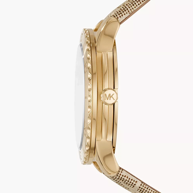 Reloj Mkors analogo, para Dama, tablero redondo color dorado, estilo index + arabigo, pulso cuero color café