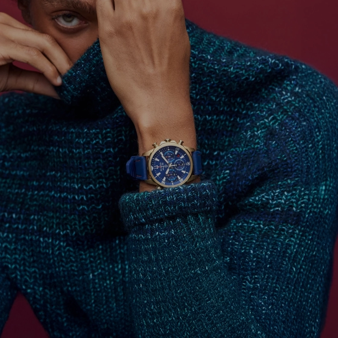 Reloj Bulova Marine Star dorado con esfera azul